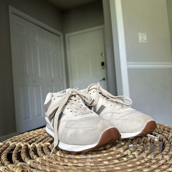 NEW BALANCE 574 WL574EVW Lightweight Lifestyle Sneaker - Tan/White - Size 9 - Picture 3 of 13